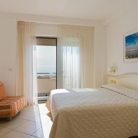 Hotel Acapulco Milano Marittima Exteriör bild