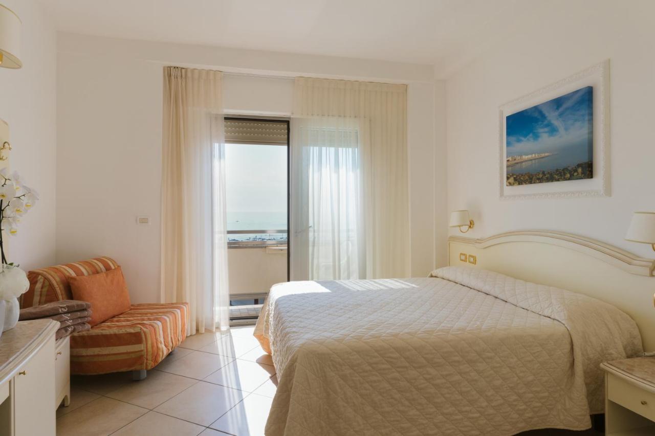 Hotel Acapulco Milano Marittima Exteriör bild