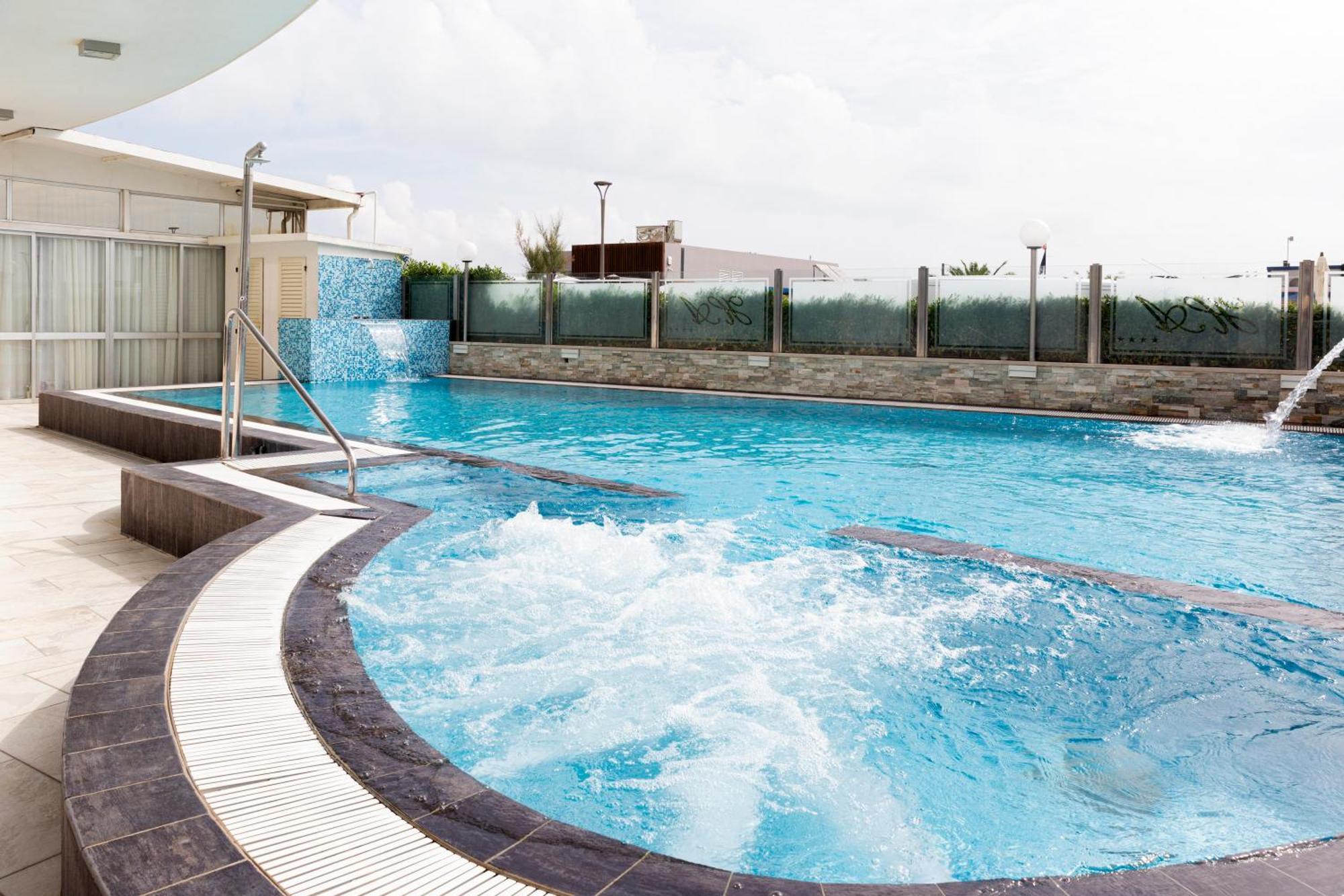 Hotel Acapulco Milano Marittima Exteriör bild
