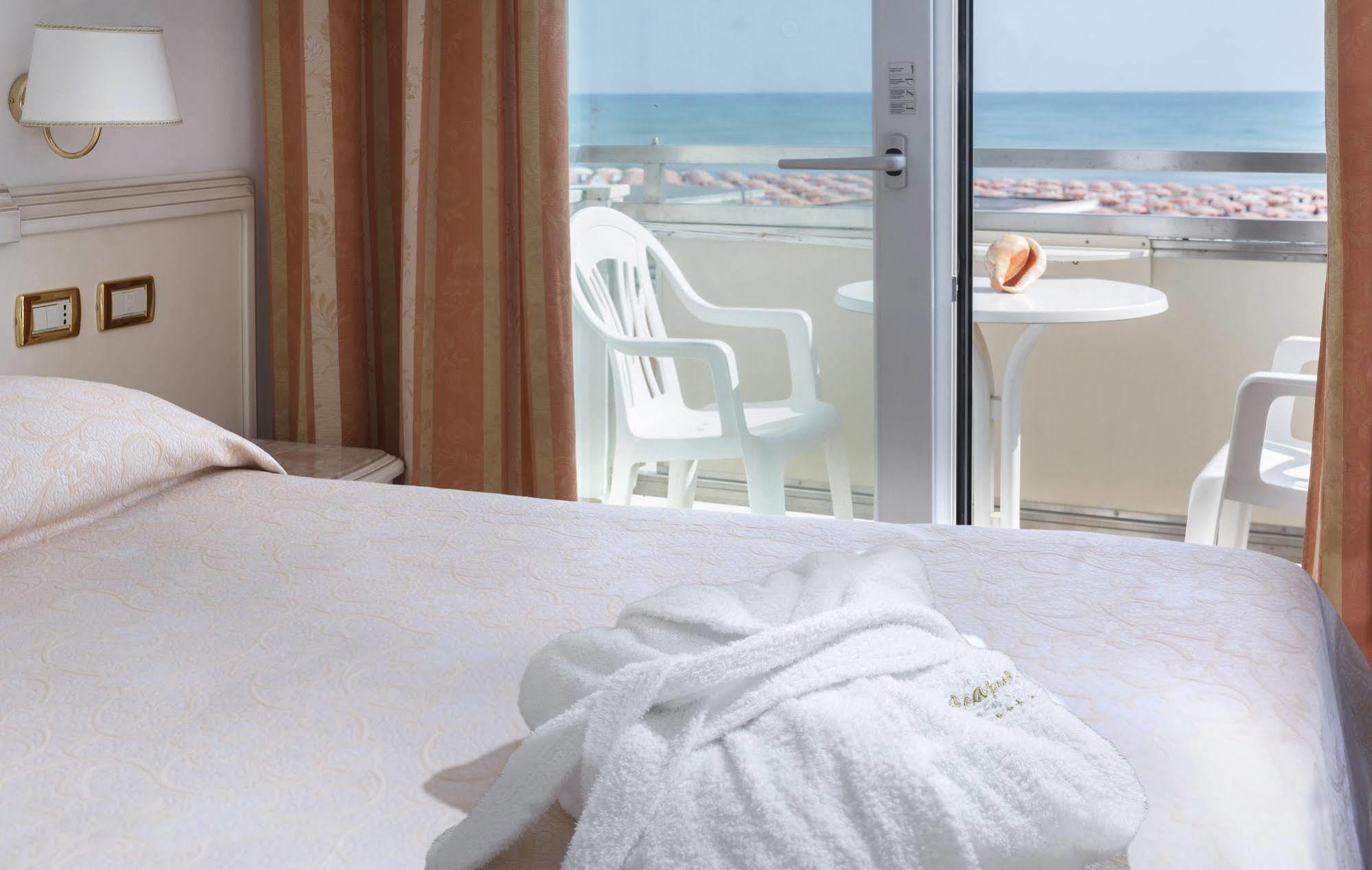 Hotel Acapulco Milano Marittima Exteriör bild