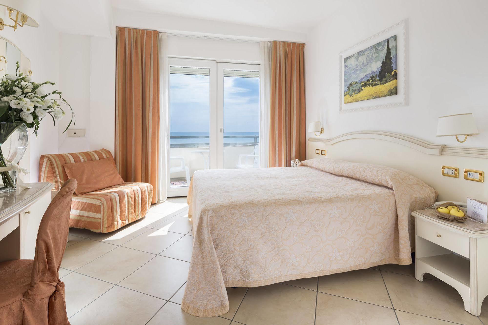 Hotel Acapulco Milano Marittima Exteriör bild