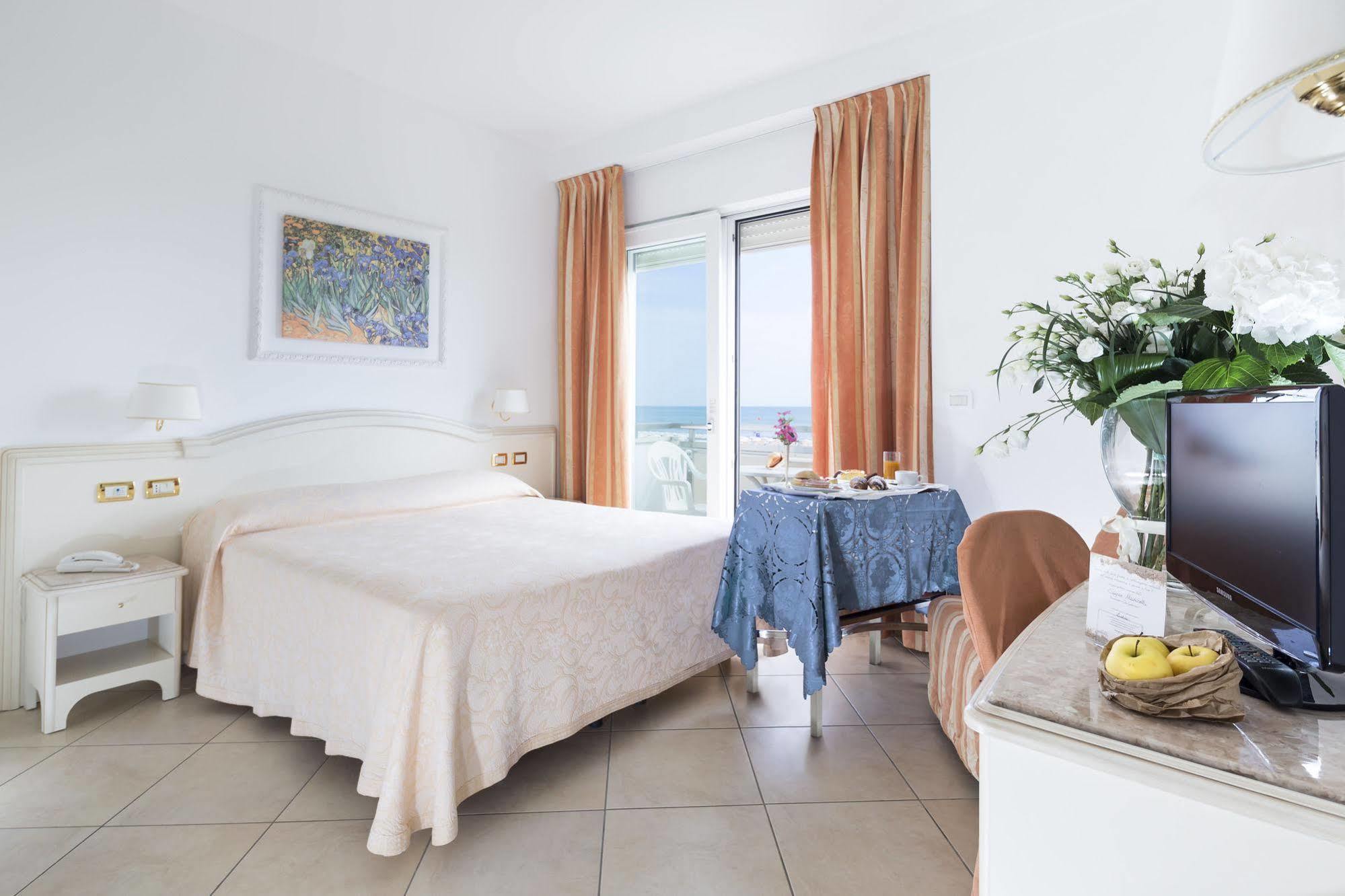 Hotel Acapulco Milano Marittima Exteriör bild