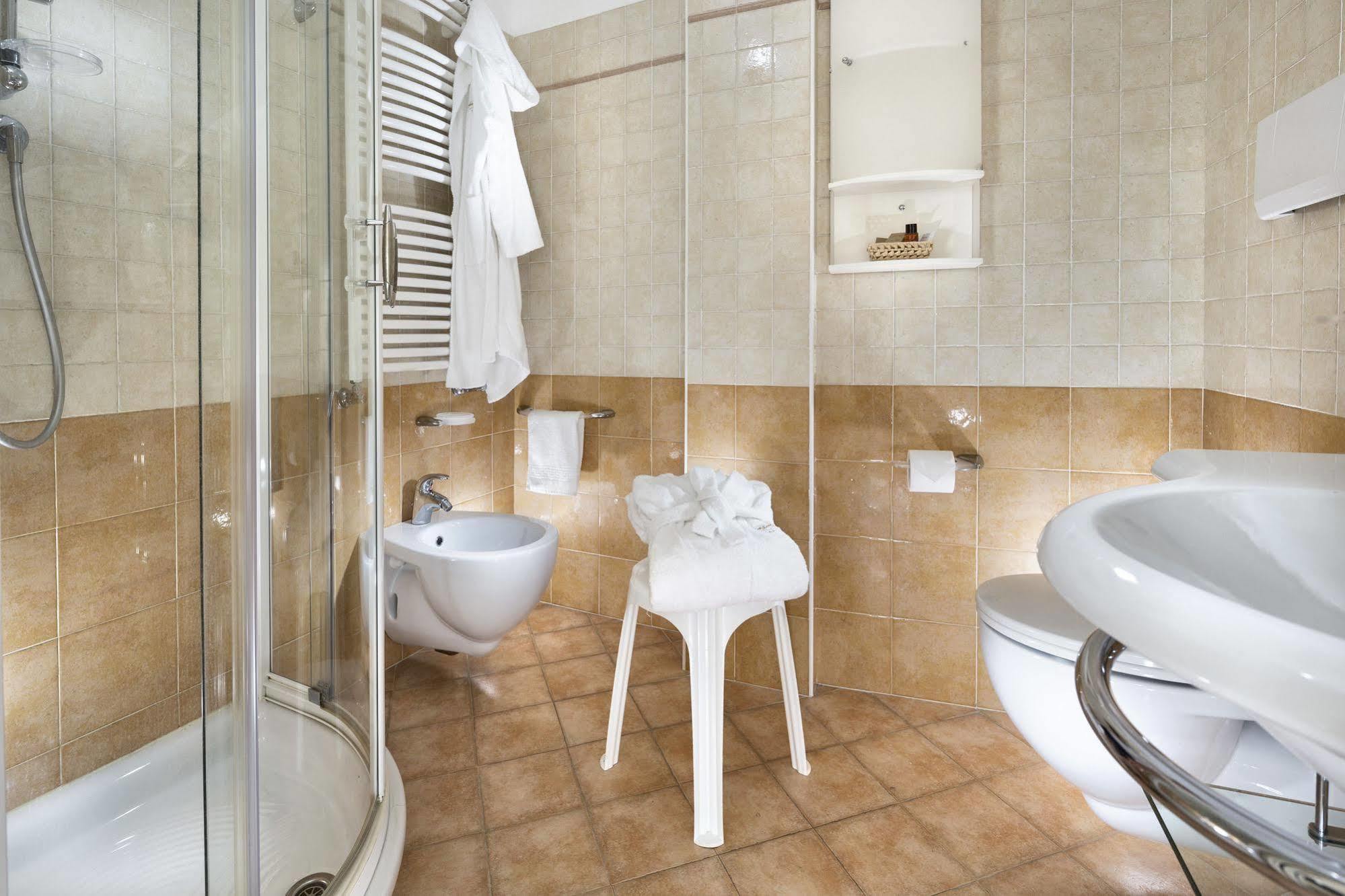 Hotel Acapulco Milano Marittima Exteriör bild