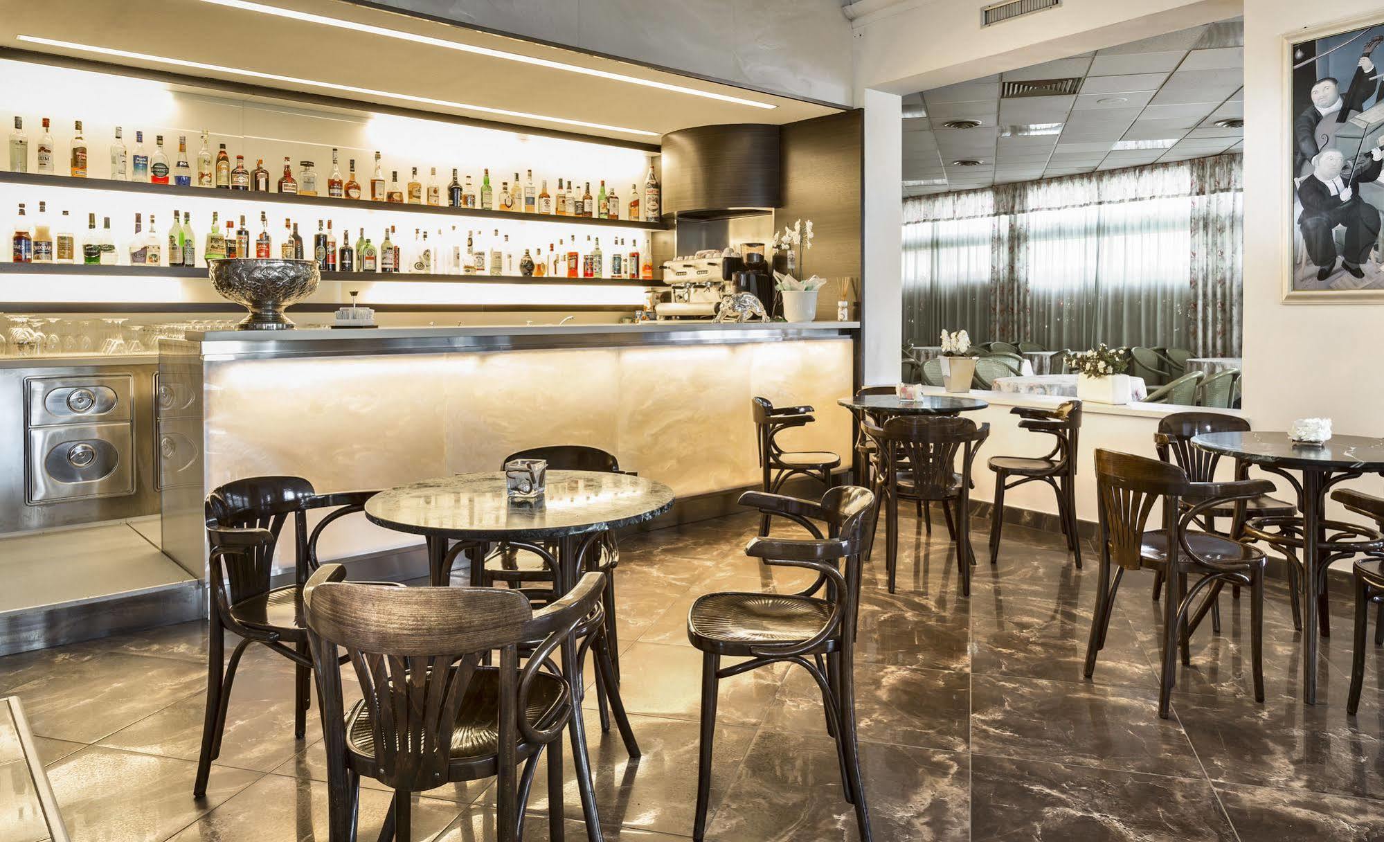 Hotel Acapulco Milano Marittima Exteriör bild